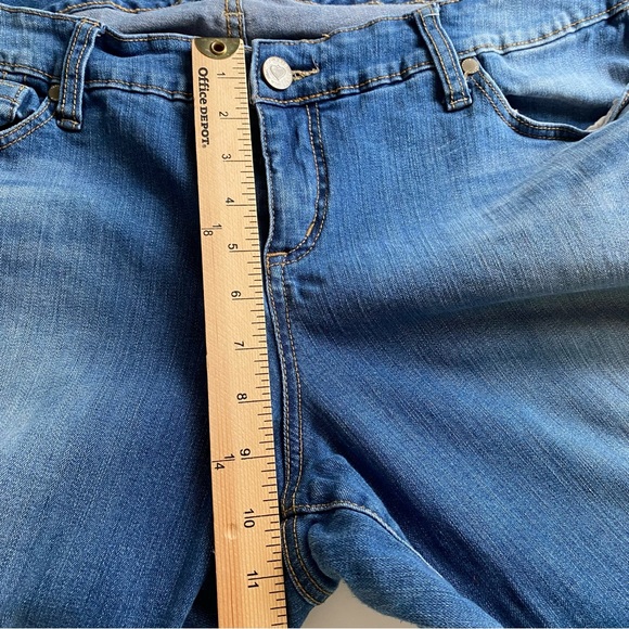 Torrid Distressed Boyfriend Jeans Stretch Denim Womens Size 18 - Picture 4 of 10